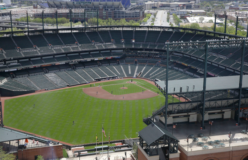 Illustration for article titled Photos: An empty stadium in Baltimore hosts a MLB baseball game